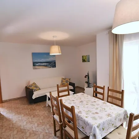 Luni Ii Apartment *