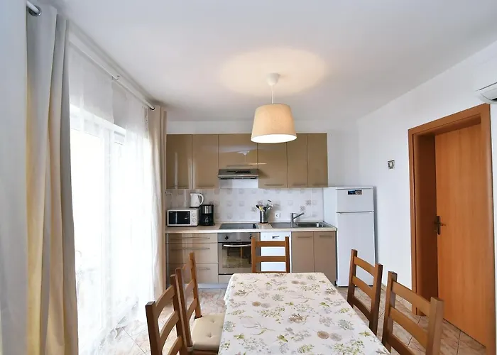 Apartament Luni Ii *