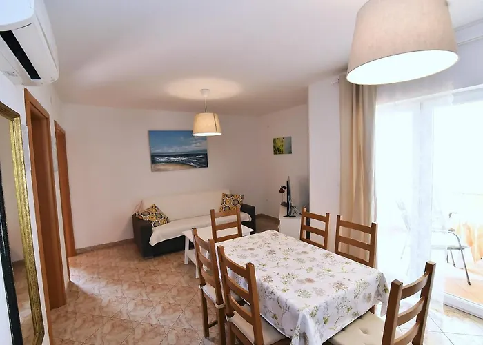 Luni Ii Apartament *
